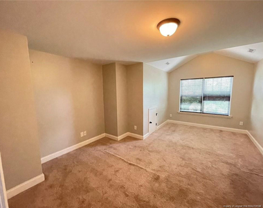 96 Castlebay Drive - Photo Thumbnail 8