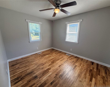 405 Laura Court - Photo Thumbnail 3