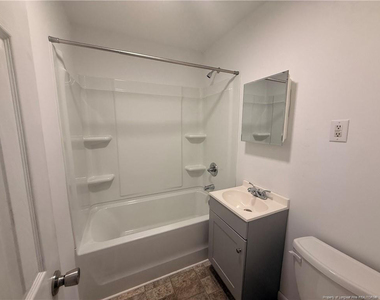 405 Laura Court - Photo Thumbnail 5