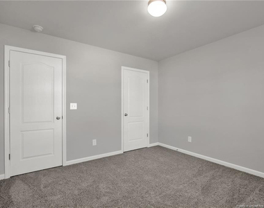 204 Hornet Drive - Photo Thumbnail 22