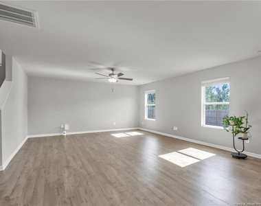 204 Hornet Drive - Photo Thumbnail 4