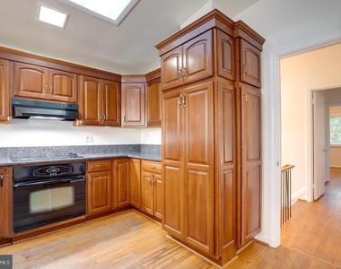 2505 Leeds Road - Photo Thumbnail 11