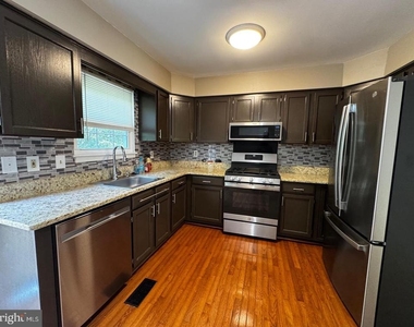 7344 Rhondda Drive - Photo Thumbnail 8