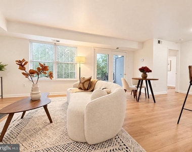 4104 Monument Court - Photo Thumbnail 8
