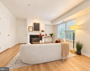 4104 Monument Court - Photo Thumbnail 6