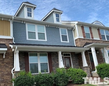 2504 Historic Circle - Photo Thumbnail 1
