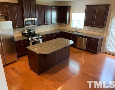 2504 Historic Circle - Photo Thumbnail 7