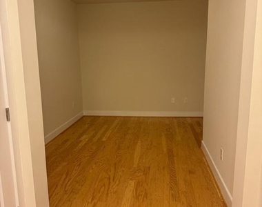 2903 Bleeker Street - Photo Thumbnail 6