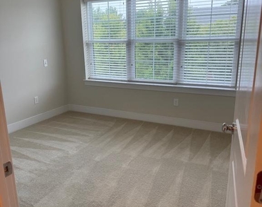 2903 Bleeker Street - Photo Thumbnail 8