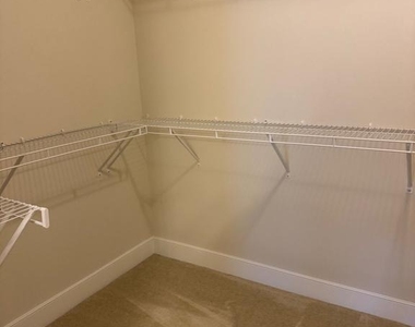 2903 Bleeker Street - Photo Thumbnail 9