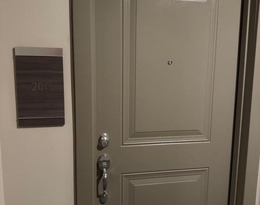2903 Bleeker Street - Photo Thumbnail 15