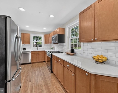 6010 Bangor Drive - Photo Thumbnail 10