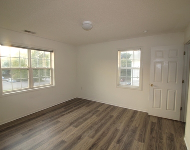 2010 Wolfmill Drive - Photo Thumbnail 6