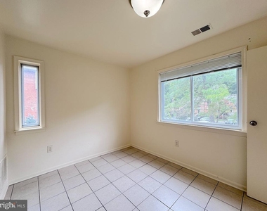 6830 Perry Penney Drive - Photo Thumbnail 4