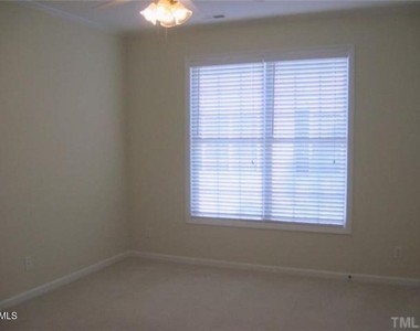 1923 Kudrow Lane - Photo Thumbnail 14