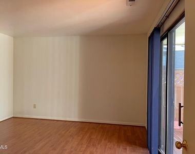 340 Summerwalk Circle - Photo Thumbnail 7