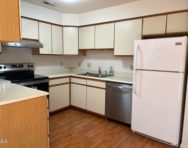 340 Summerwalk Circle - Photo Thumbnail 6