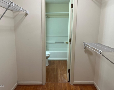 340 Summerwalk Circle - Photo Thumbnail 8