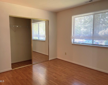 340 Summerwalk Circle - Photo Thumbnail 12