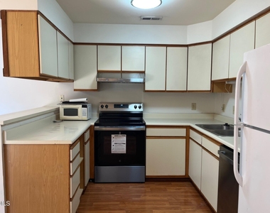 340 Summerwalk Circle - Photo Thumbnail 5
