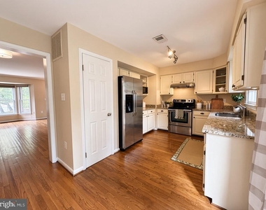 9380 Peter Roy Court - Photo Thumbnail 3