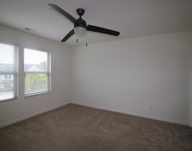4476 Middletown Drive - Photo Thumbnail 7