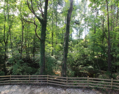 408 Drolmond Drive - Photo Thumbnail 21
