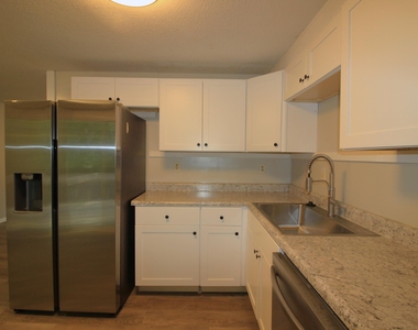 408 Drolmond Drive - Photo Thumbnail 12