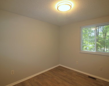 408 Drolmond Drive - Photo Thumbnail 17