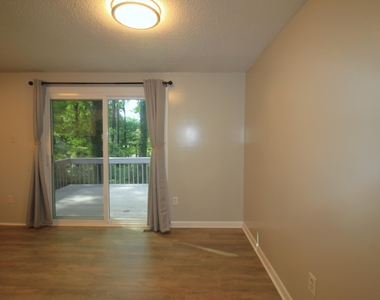 408 Drolmond Drive - Photo Thumbnail 10