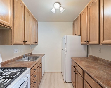 7608 Savannah Street - Photo Thumbnail 5