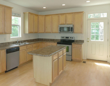 307 W Poplar Avenue - Photo Thumbnail 8