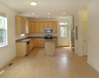 307 W Poplar Avenue - Photo Thumbnail 6