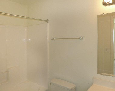 307 W Poplar Avenue - Photo Thumbnail 16