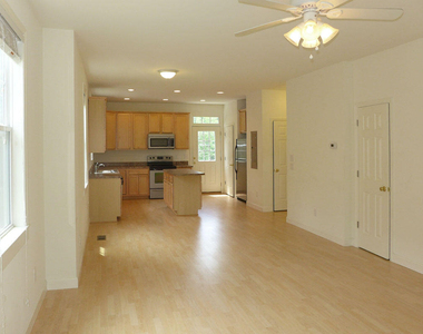307 W Poplar Avenue - Photo Thumbnail 3