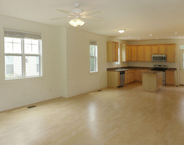 307 W Poplar Avenue - Photo Thumbnail 4
