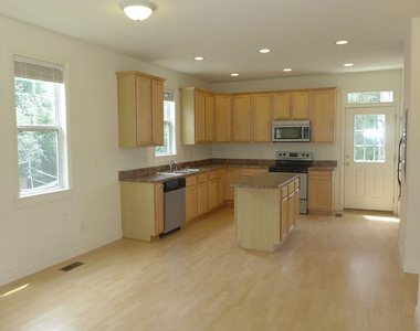 307 W Poplar Avenue - Photo Thumbnail 5