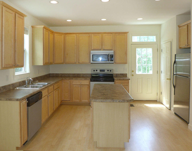 307 W Poplar Avenue - Photo Thumbnail 9