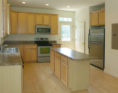 307 W Poplar Avenue - Photo Thumbnail 7