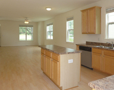 307 W Poplar Avenue - Photo Thumbnail 10