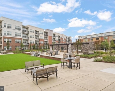 10755 Fairgrounds Drive - Photo Thumbnail 32