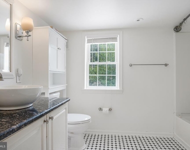 708 Kenmore Avenue - Photo Thumbnail 15