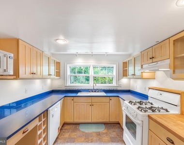 708 Kenmore Avenue - Photo Thumbnail 8