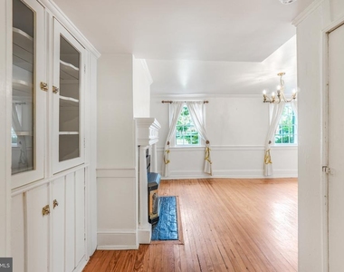 708 Kenmore Avenue - Photo Thumbnail 7