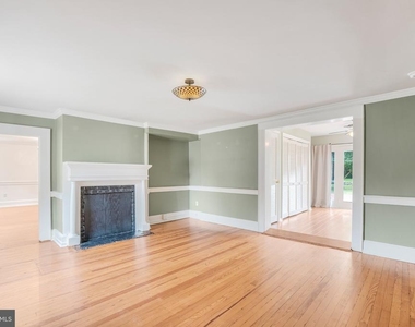 708 Kenmore Avenue - Photo Thumbnail 3