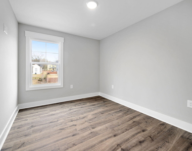 313 E 4th Street - Photo Thumbnail 18