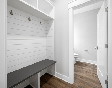 313 E 4th Street - Photo Thumbnail 10