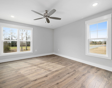 313 E 4th Street - Photo Thumbnail 13