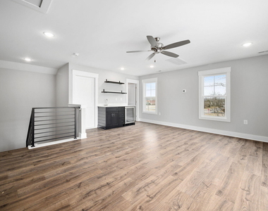 313 E 4th Street - Photo Thumbnail 28