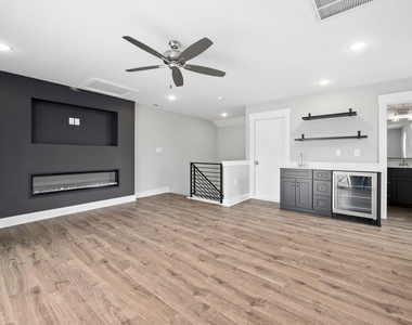 313 E 4th Street - Photo Thumbnail 27